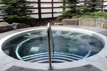 Hot-Pools-at-Canmore-Silver-Creek-Lodge