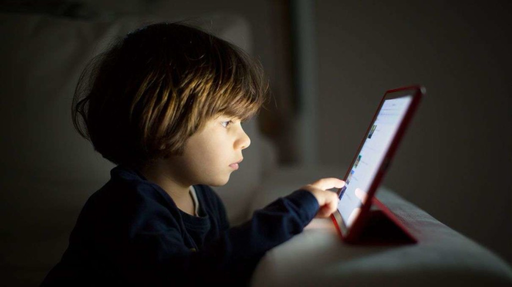 Balancing Screentime for Kids During the Summer