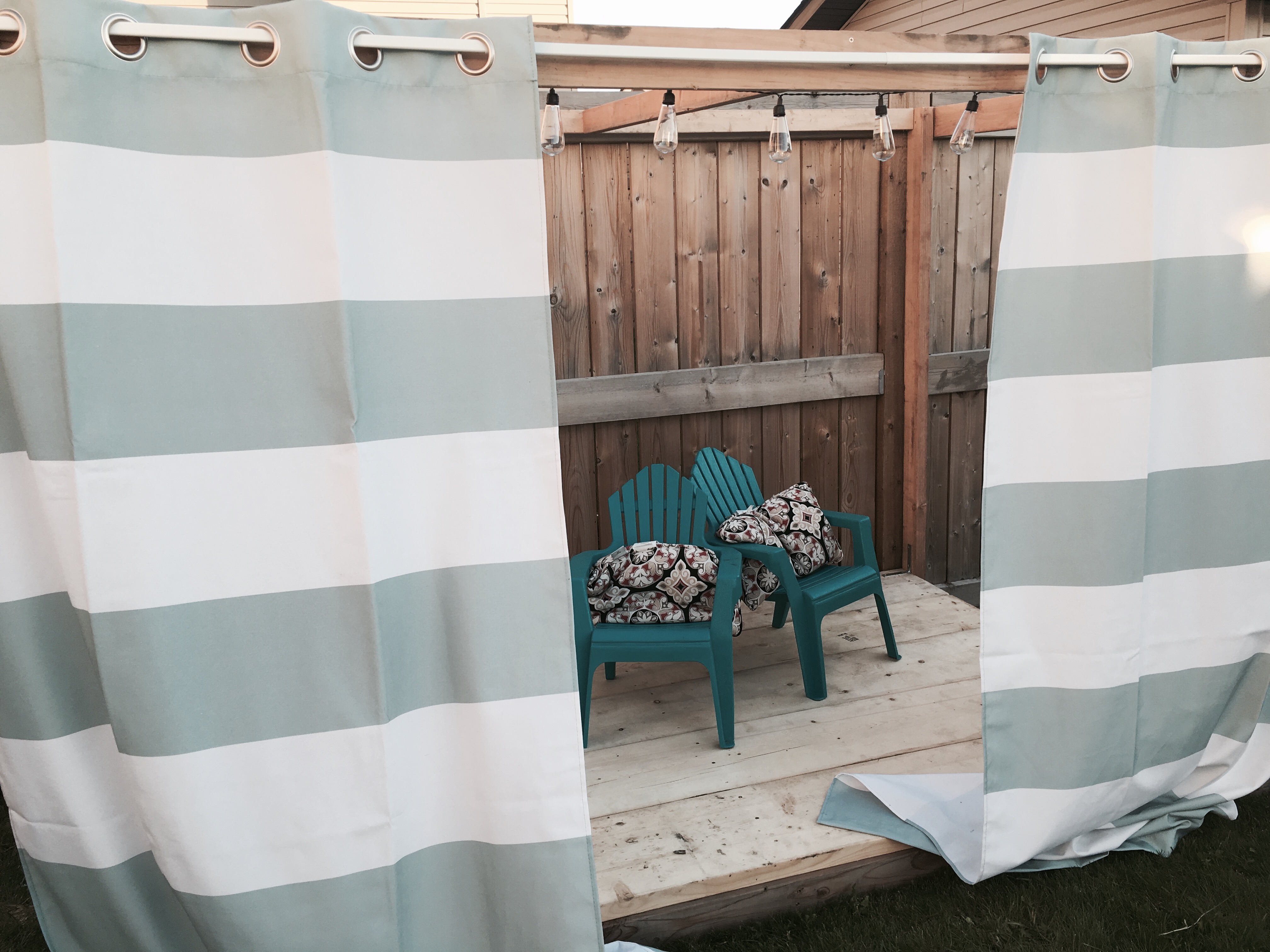 How to Build a Kids Performing Stage for the Backyard